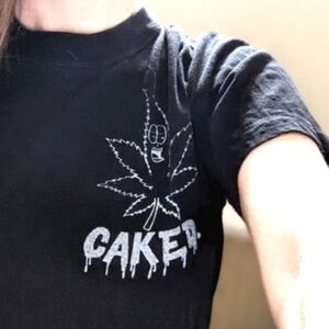 Last chance! Unisex Small Caked Mary Jane Leaf Print Black Tee Shirt